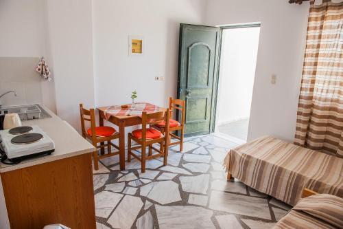Ilios And Irene Aparthotel