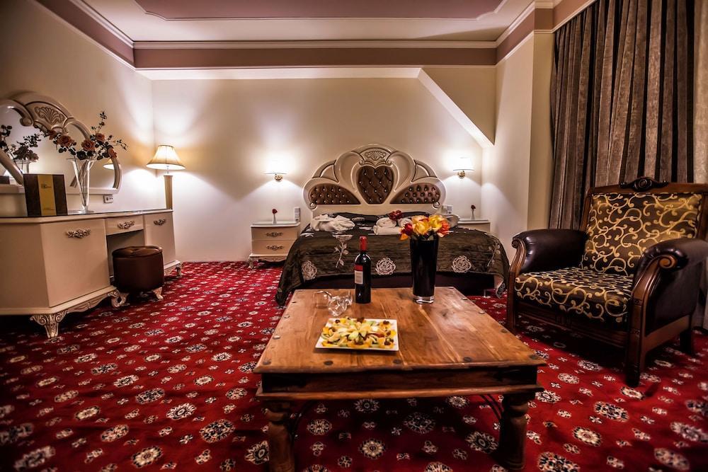 Kouros Hotel Drama