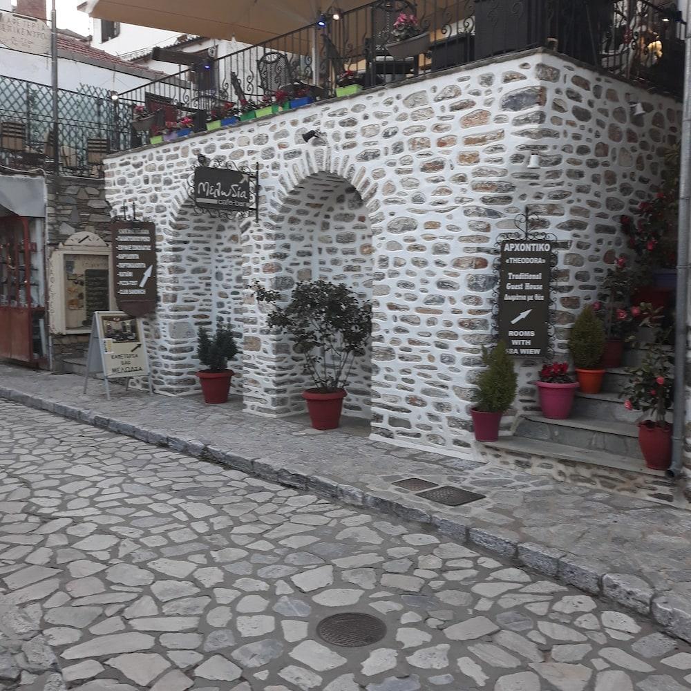 Mansion Theodora 3*
