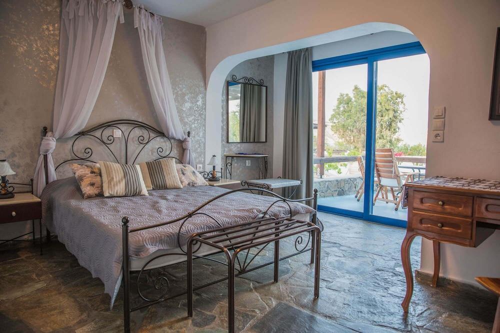 Vassilia On The Serifos Guest house Livadakia