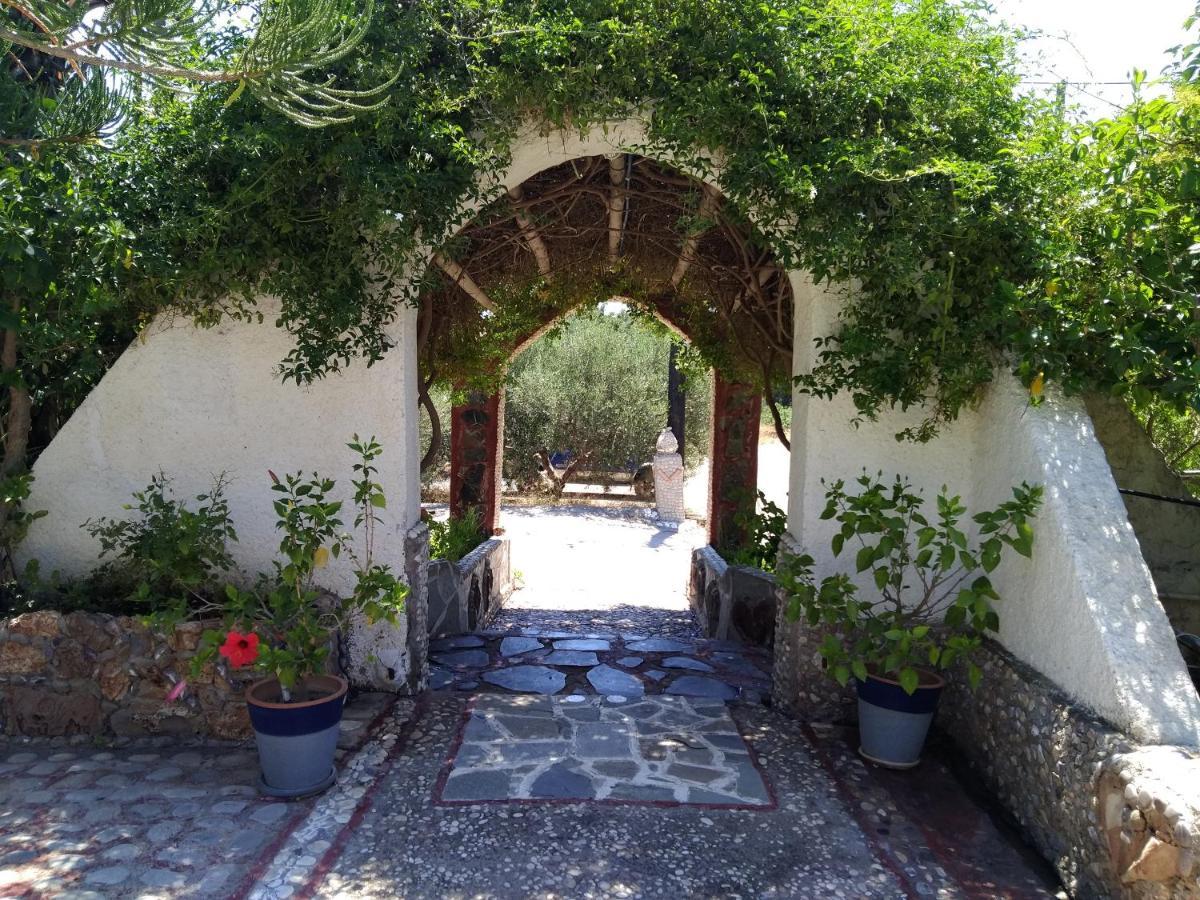Luxury Cozy With Garden Near The Sea Villa Mardati