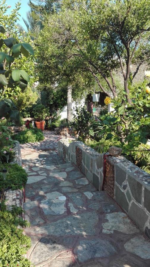 Luxury Cozy With Garden Near The Sea Villa