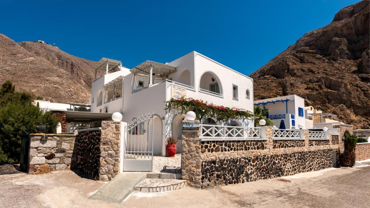 & Joanna Perissa (Santorini)