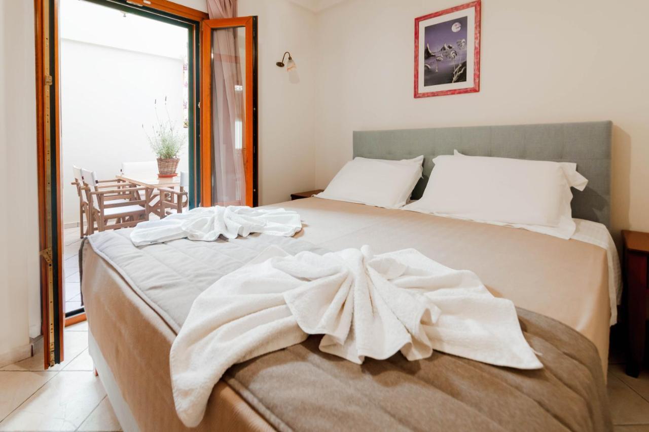 Zorbas Apartment Parga