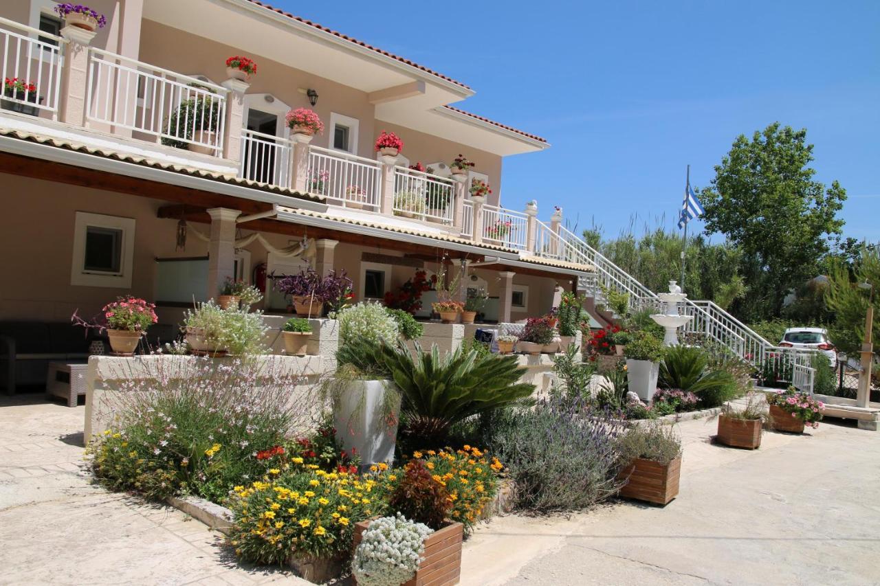 Santa Barbara Lakis 3*