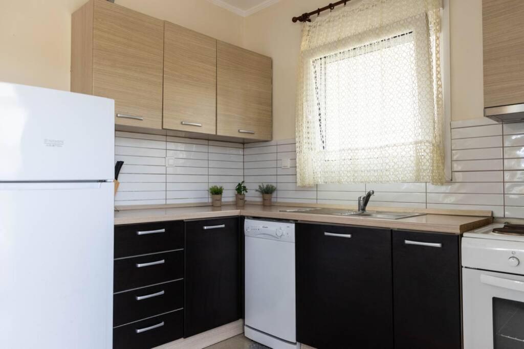 Apartment Port View House-comfy Family Apartment-panoramic View Nea Peramos (Macedonia)