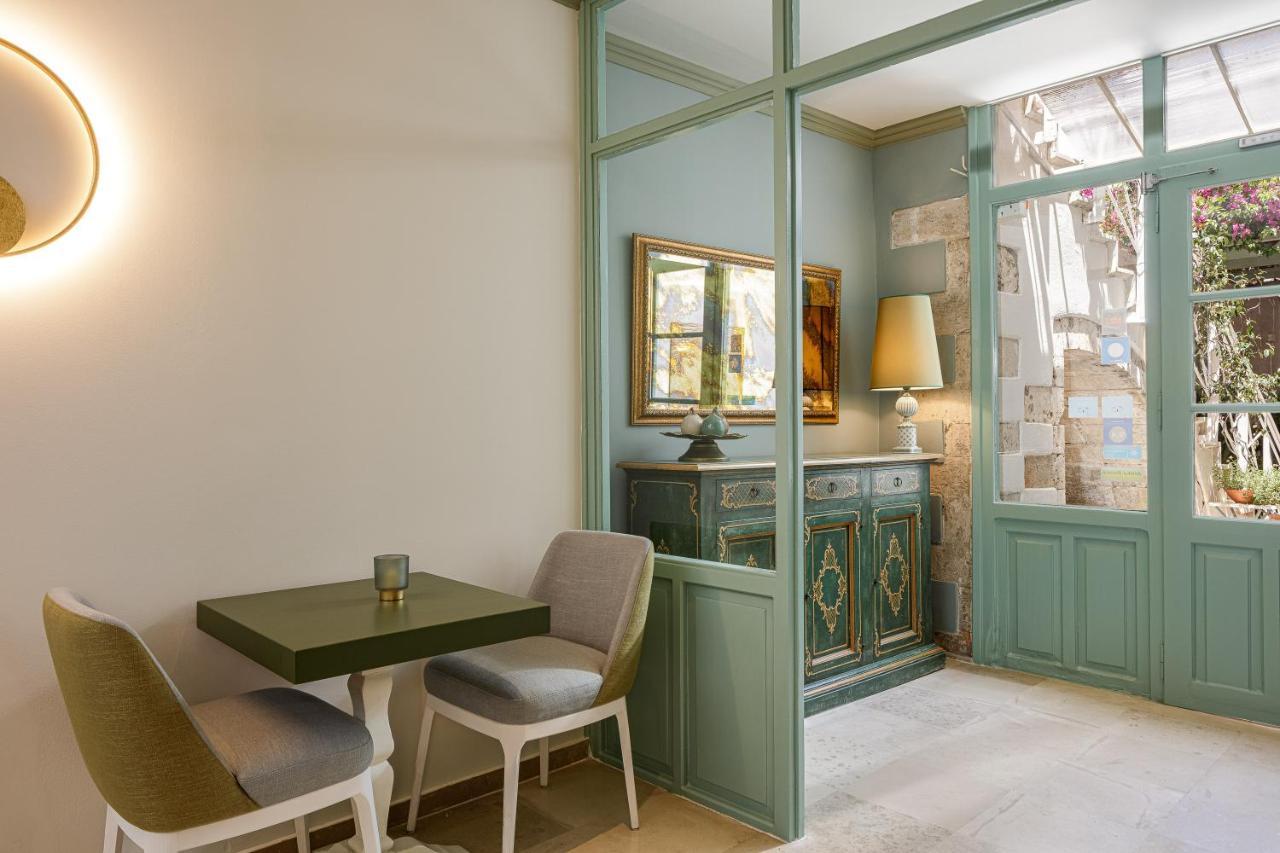Mythos Boutique 4*