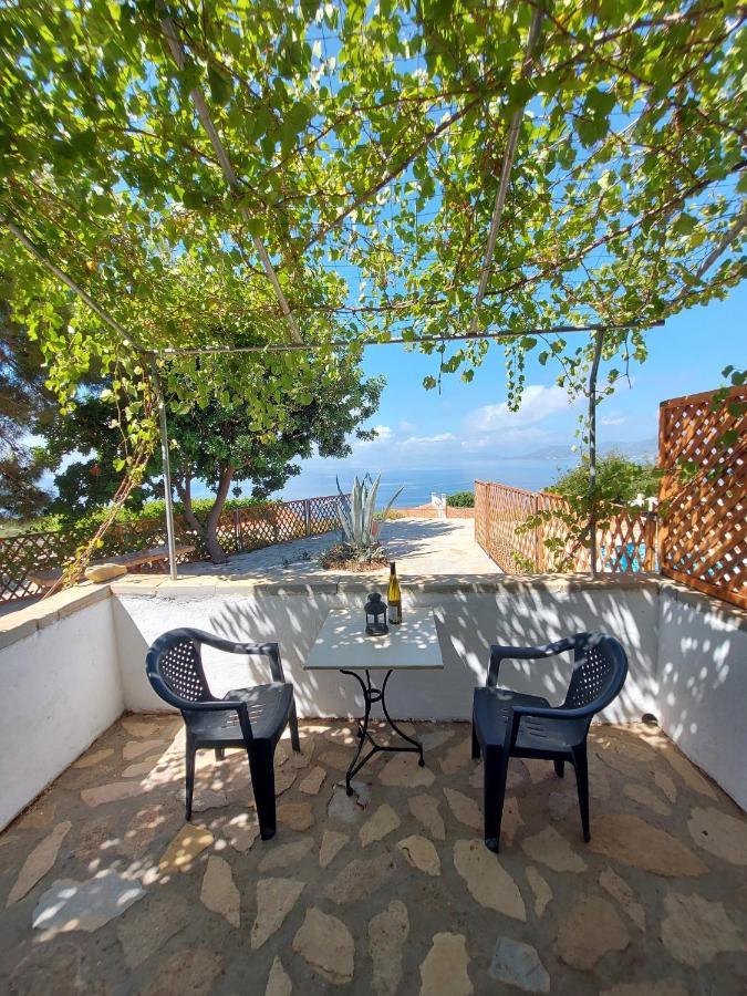 Beautiful House Located On A Hill In Samos Island, 400 M From An Organized Holiday home Koumeika