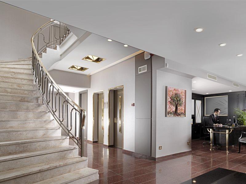 Holiday Suites Hotel