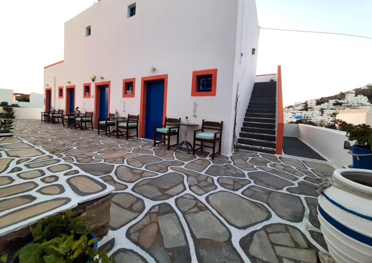 George's Place Chora (Ios)