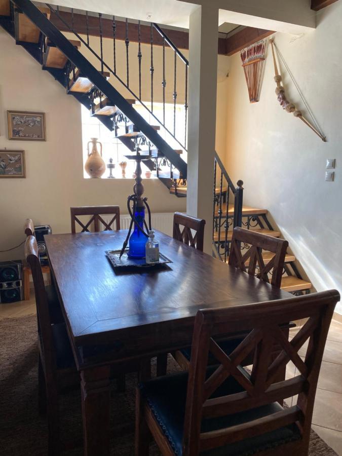 Manos' Traditional Maisonette