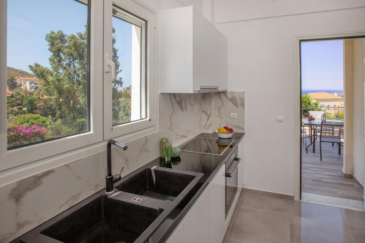 Sea View Apartment *