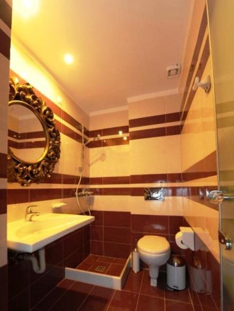 Iris Apartment *