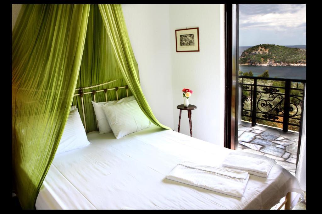 Guest house Mando Beachfront 3*