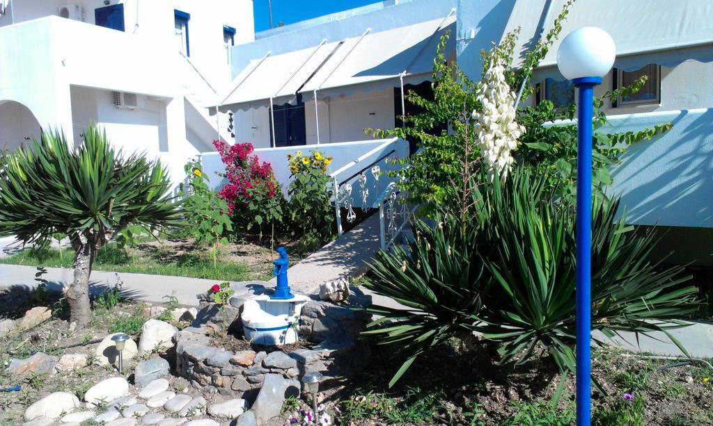 Iro Aparthotel 2*