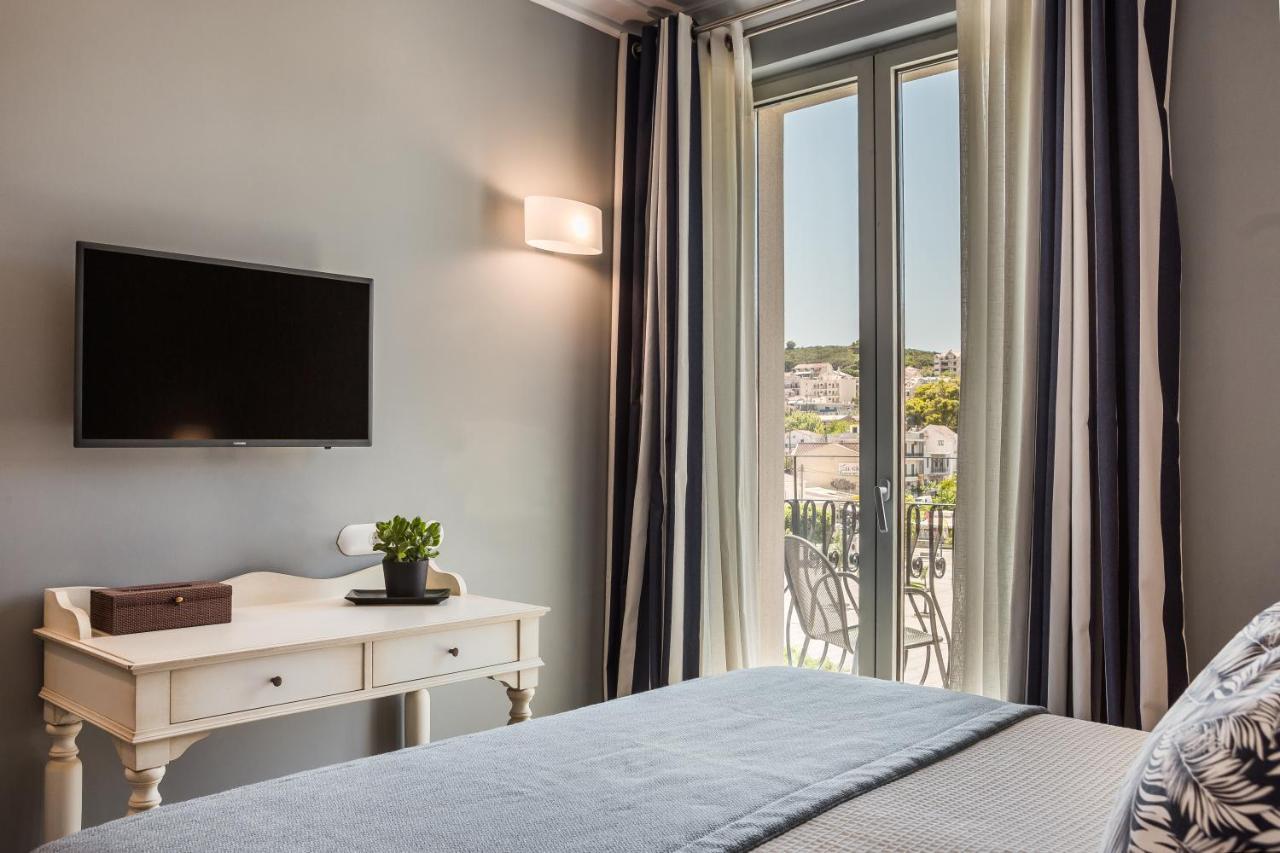 Hotel Aenos 4*