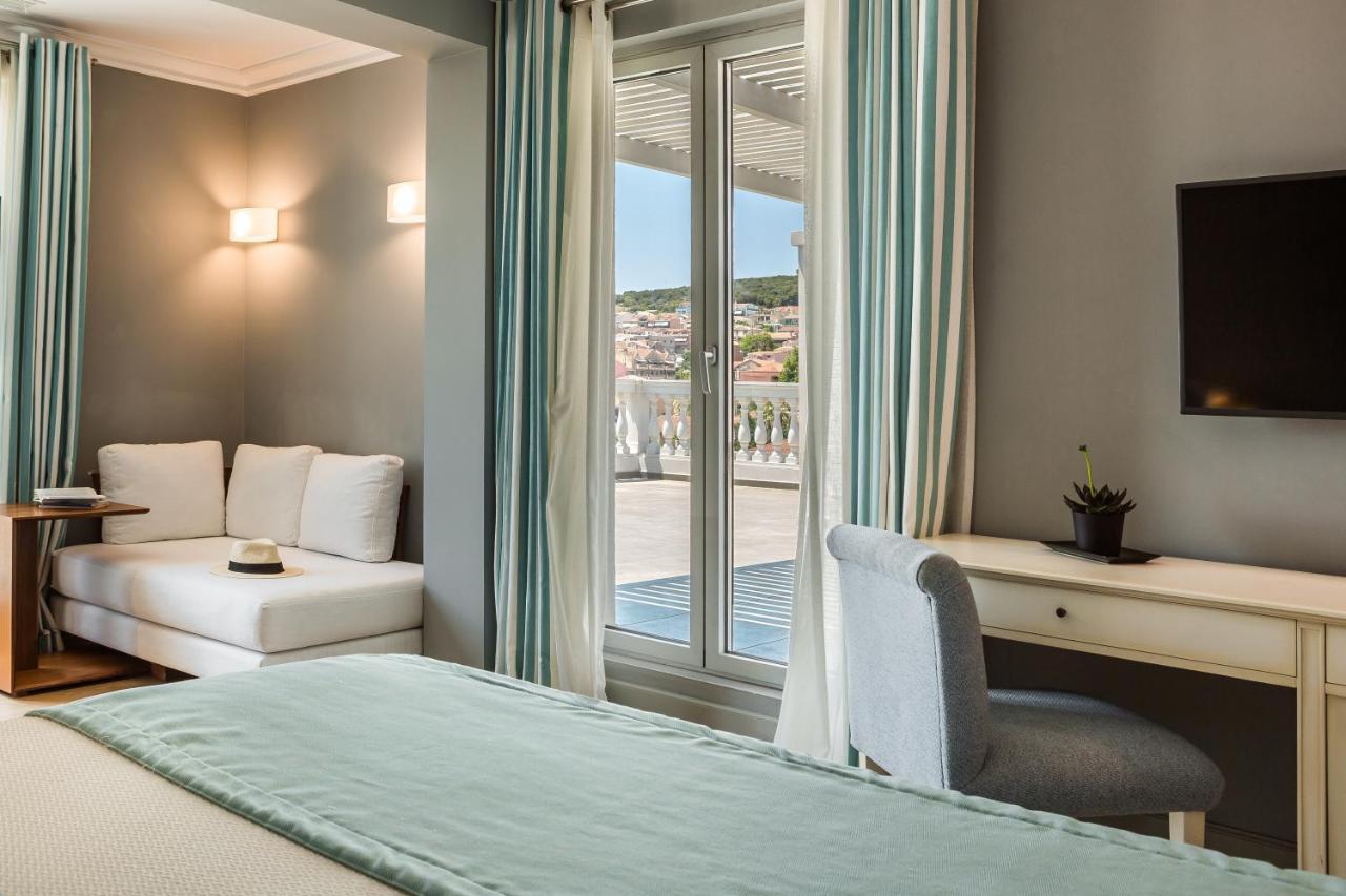 Aenos Hotel 4*