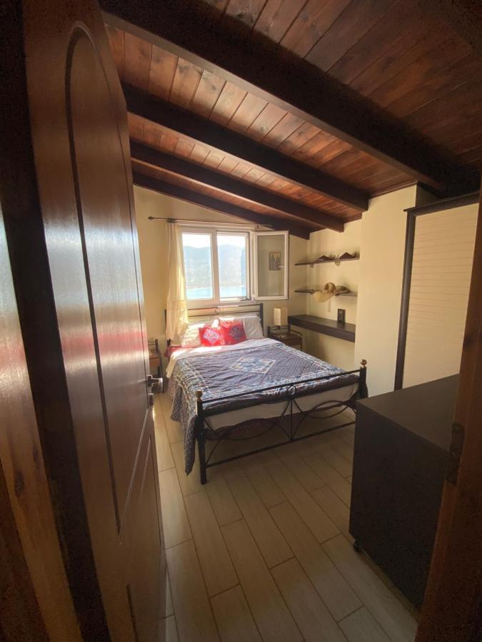 Manos' Traditional Maisonette Holiday home