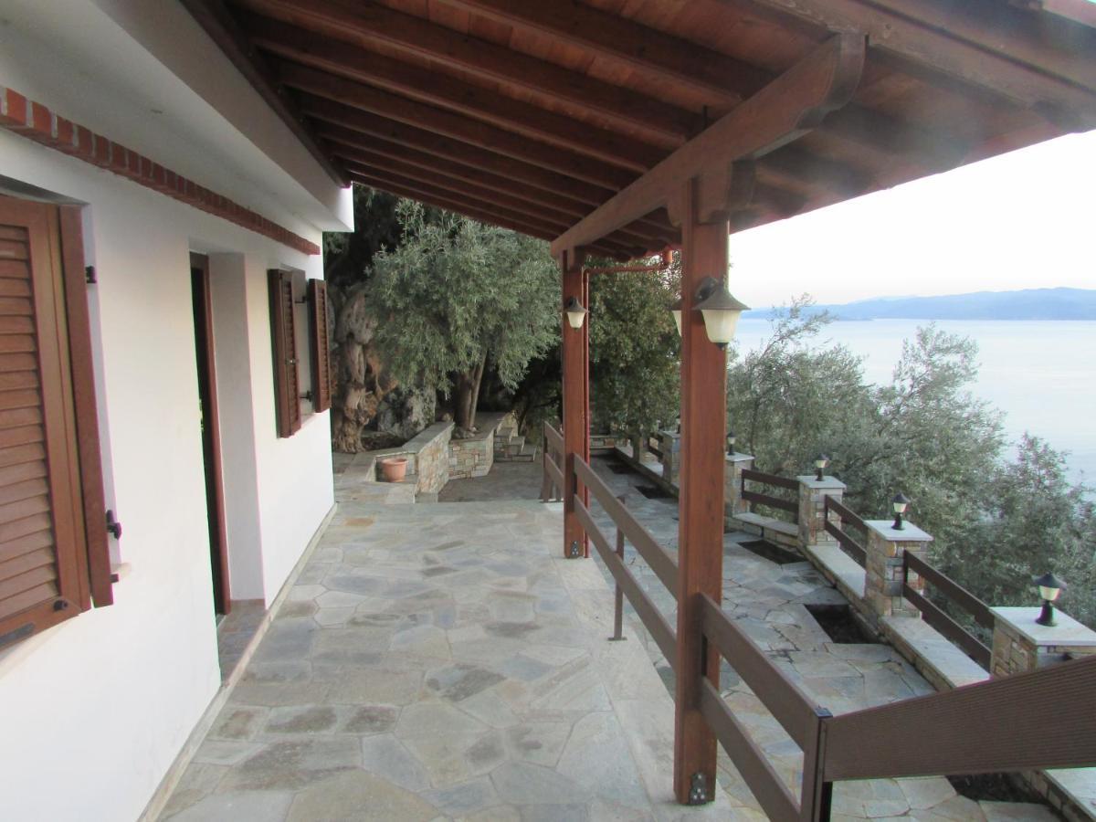 το σπιτι με την σπηλιά Holiday home *