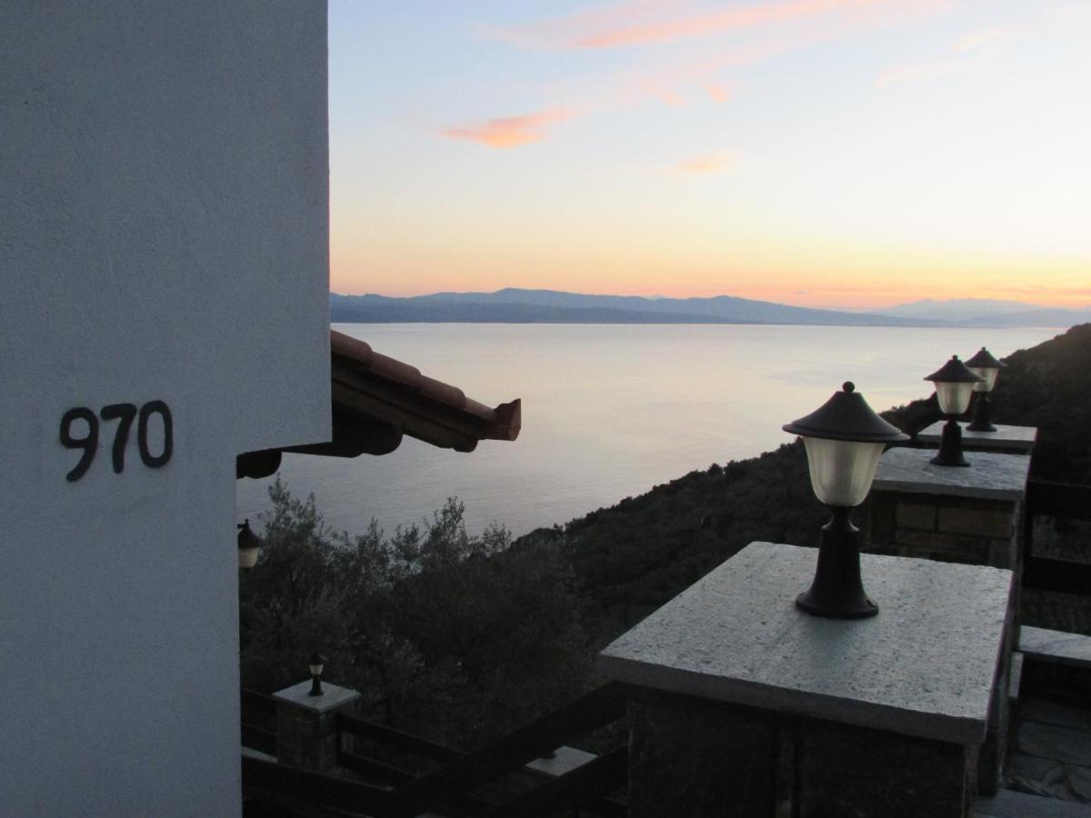 το σπιτι με την σπηλιά Platanias (Thessaly)