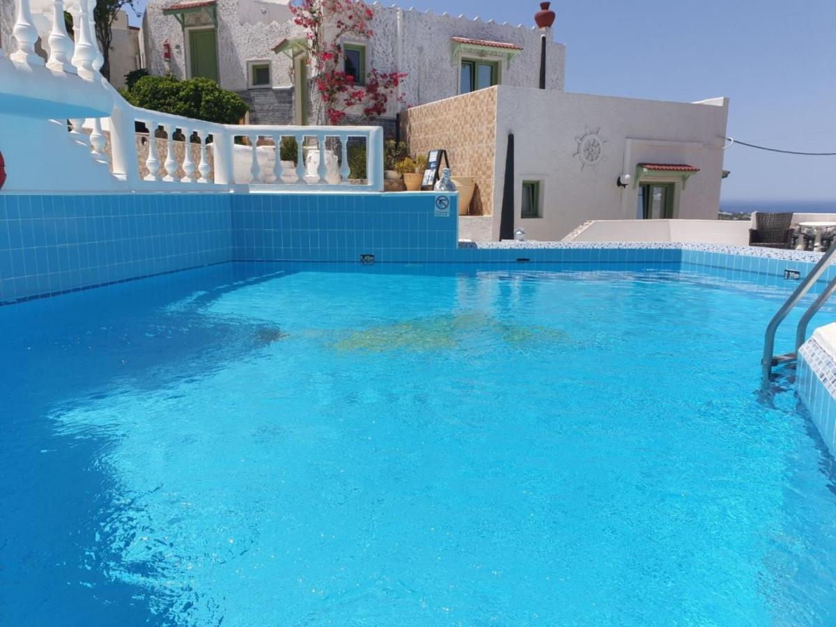 Entire Full View 3 Bedrooms 3 Bathrooms 3 Kitchens *