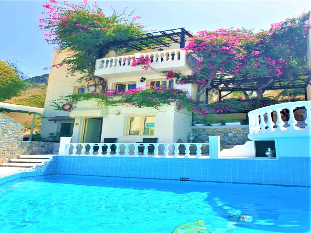 Entire Full View 3 Bedrooms 3 Bathrooms 3 Kitchens Villa Hersonissos (Crete)
