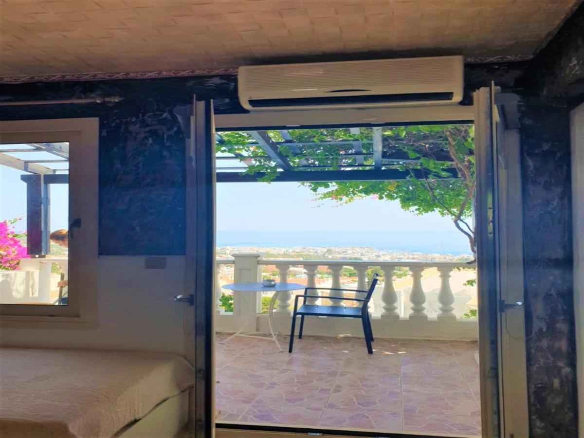 Entire Full View 3 Bedrooms 3 Bathrooms 3 Kitchens