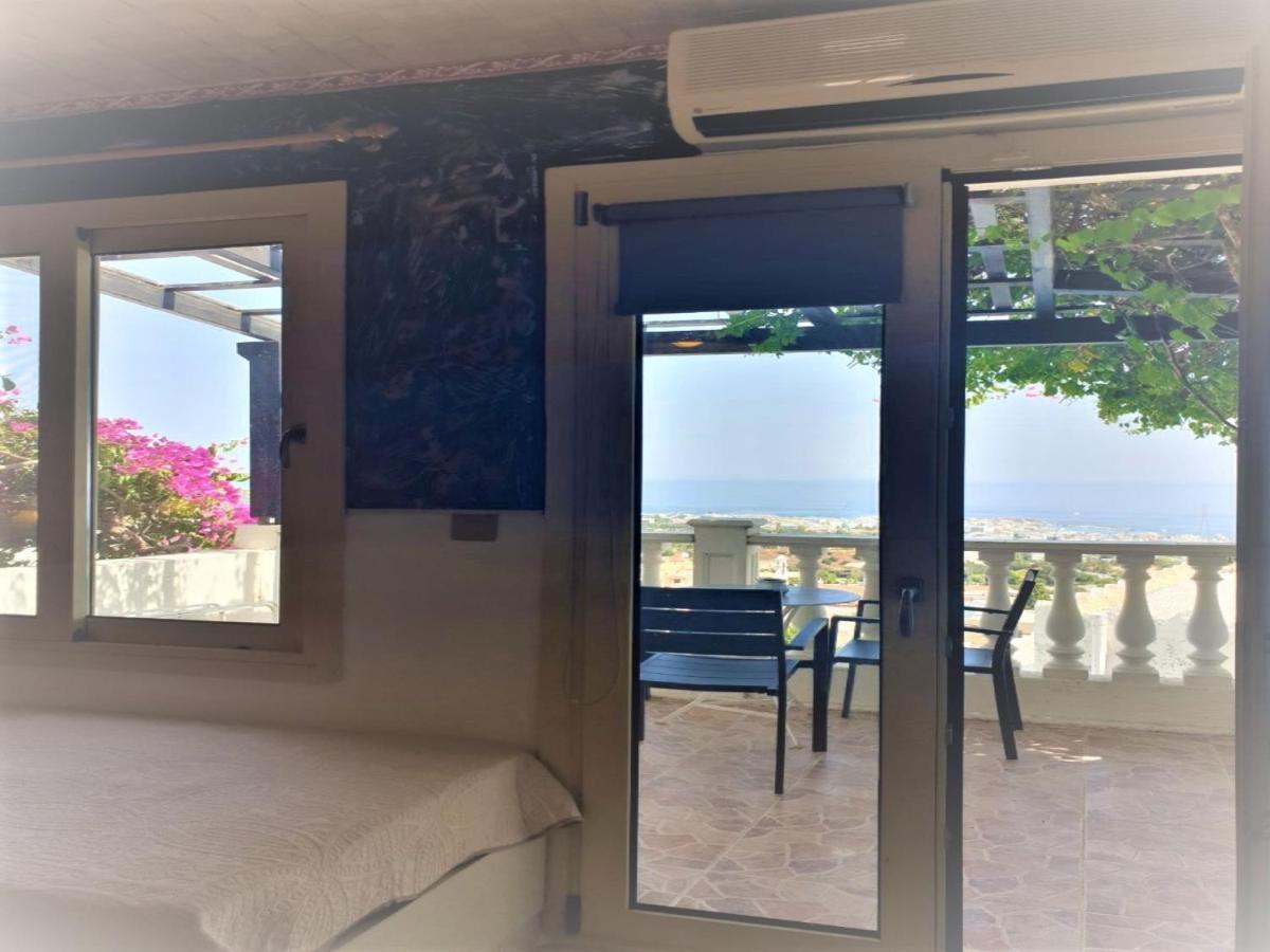 Entire Full View 3 Bedrooms 3 Bathrooms 3 Kitchens *