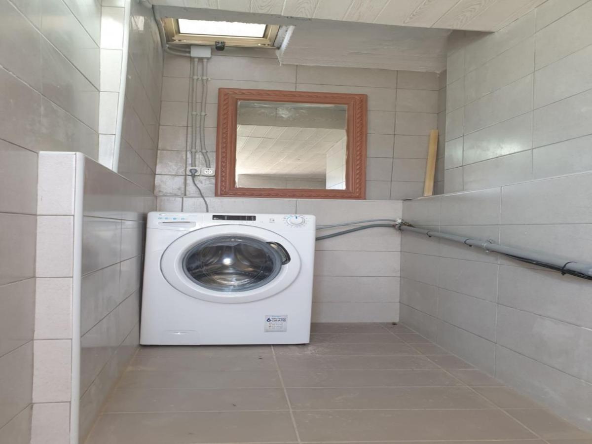 Entire Full View 3 Bedrooms 3 Bathrooms 3 Kitchens