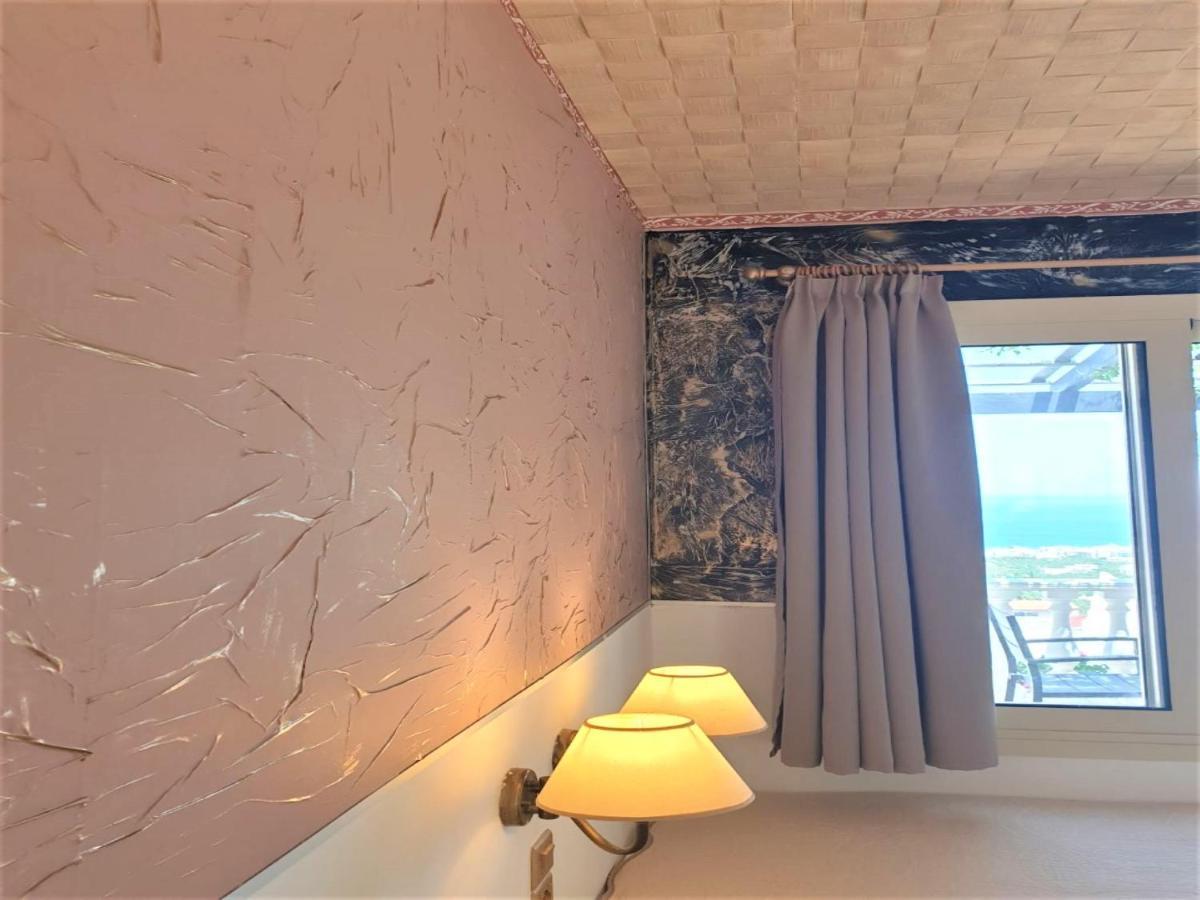 Entire Full View 3 Bedrooms 3 Bathrooms 3 Kitchens Villa