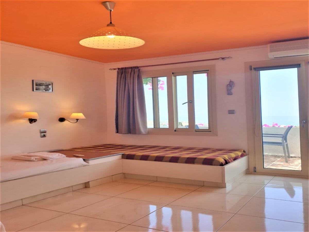 Entire Full View 3 Bedrooms 3 Bathrooms 3 Kitchens *