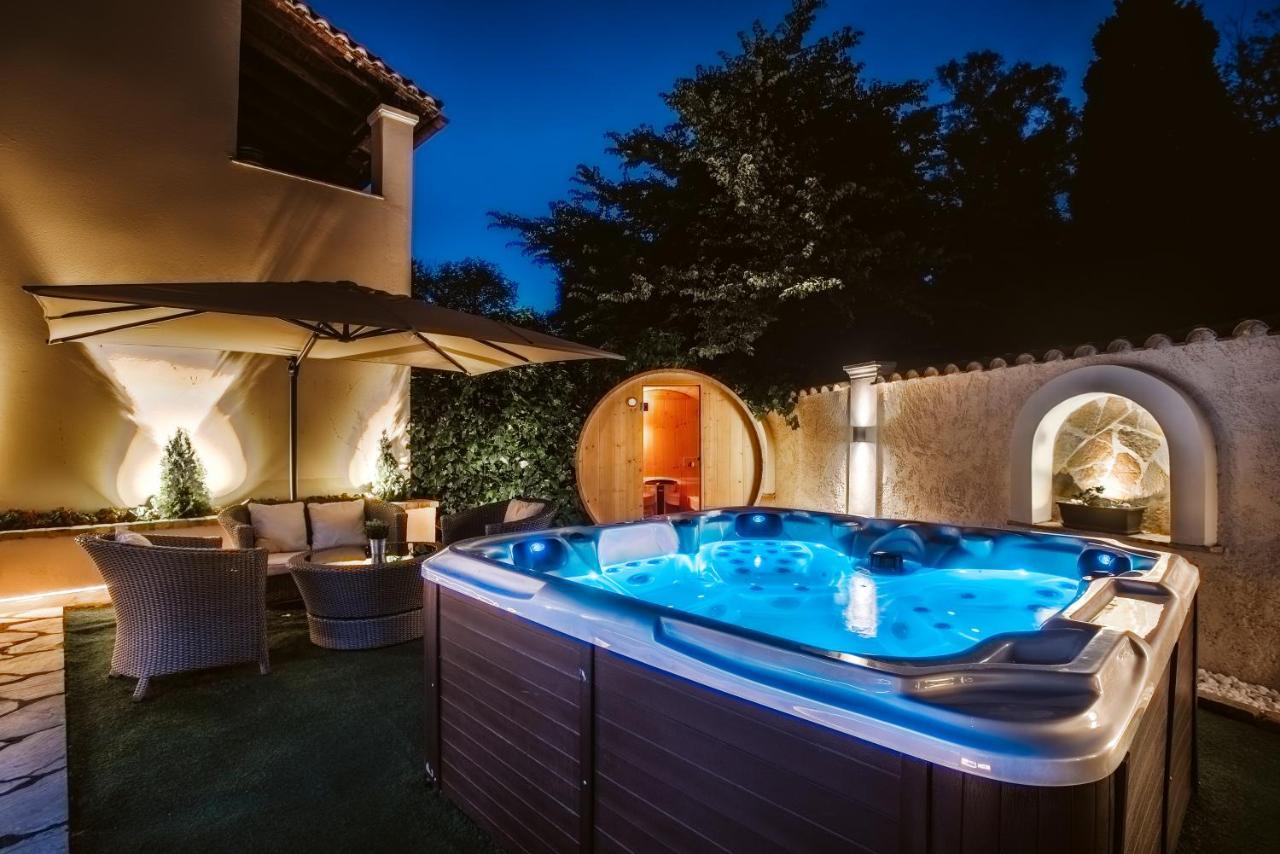 Butterfly - Heated Private Pool & Jacuzzi Villa