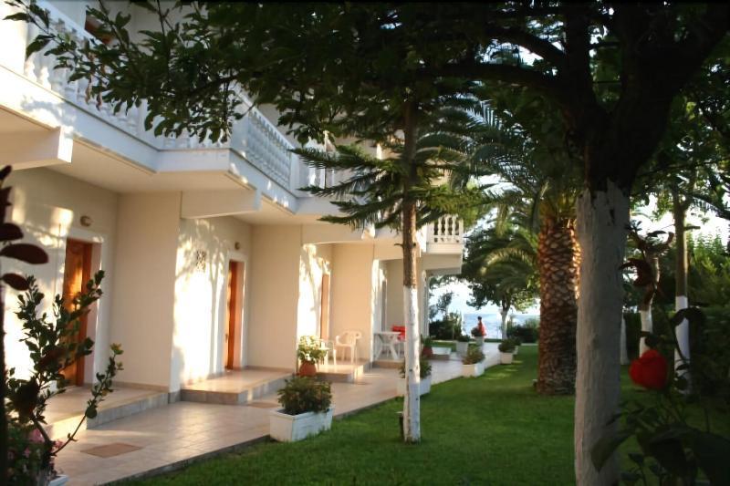 Aparthotel Posidonia Amarynthos
