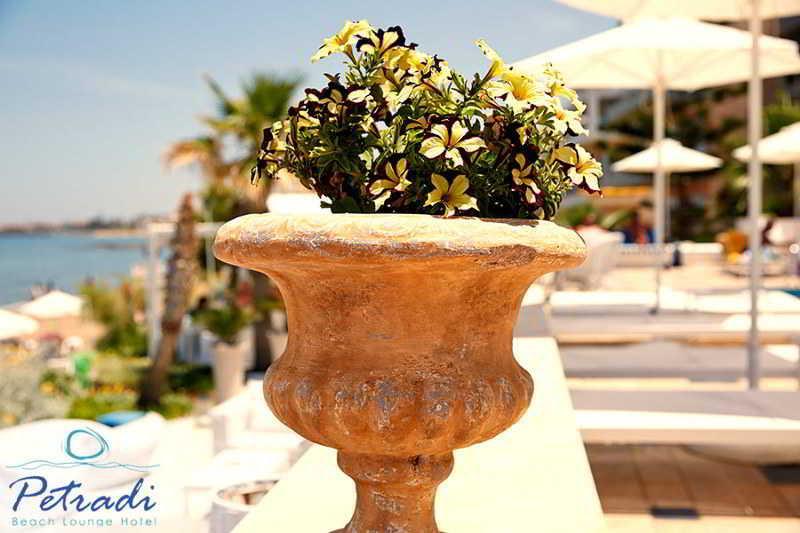 Petradi Lounge Hotel
