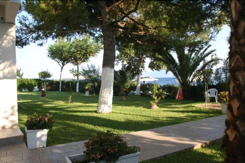 Posidonia Aparthotel Amarynthos