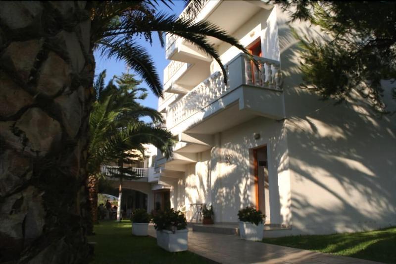 Aparthotel Posidonia 3*
