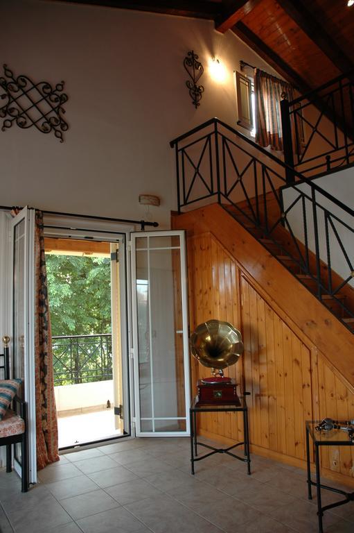 Apartment Iron House *