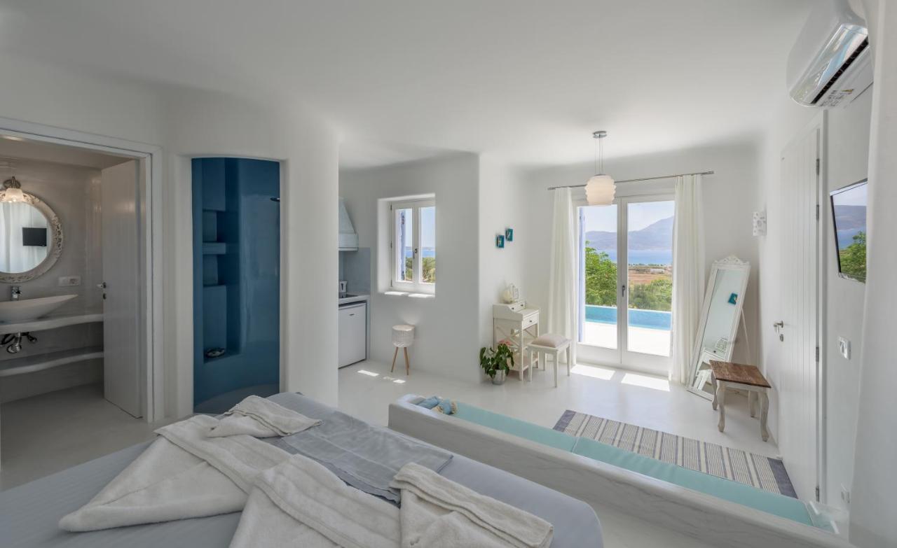 Blu And * Adamantas (Milos)