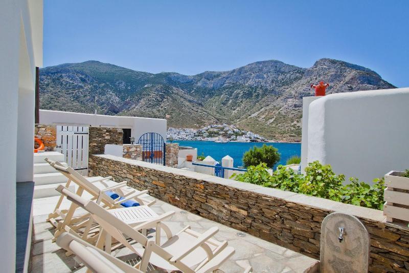 Delfini Kamares (Sifnos)
