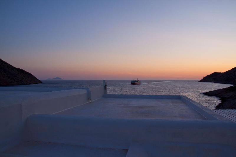 Delfini Kamares (Sifnos)