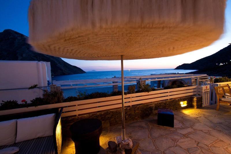 Delfini Kamares (Sifnos)