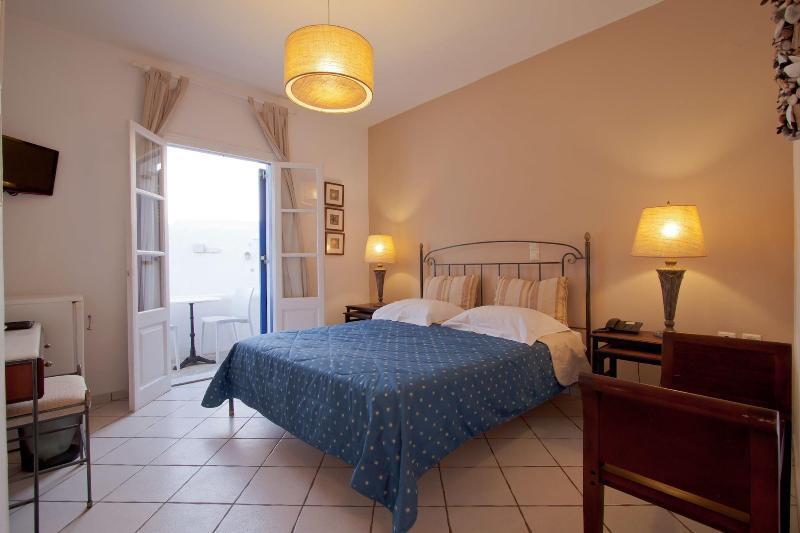 Delfini 3* Kamares (Sifnos)