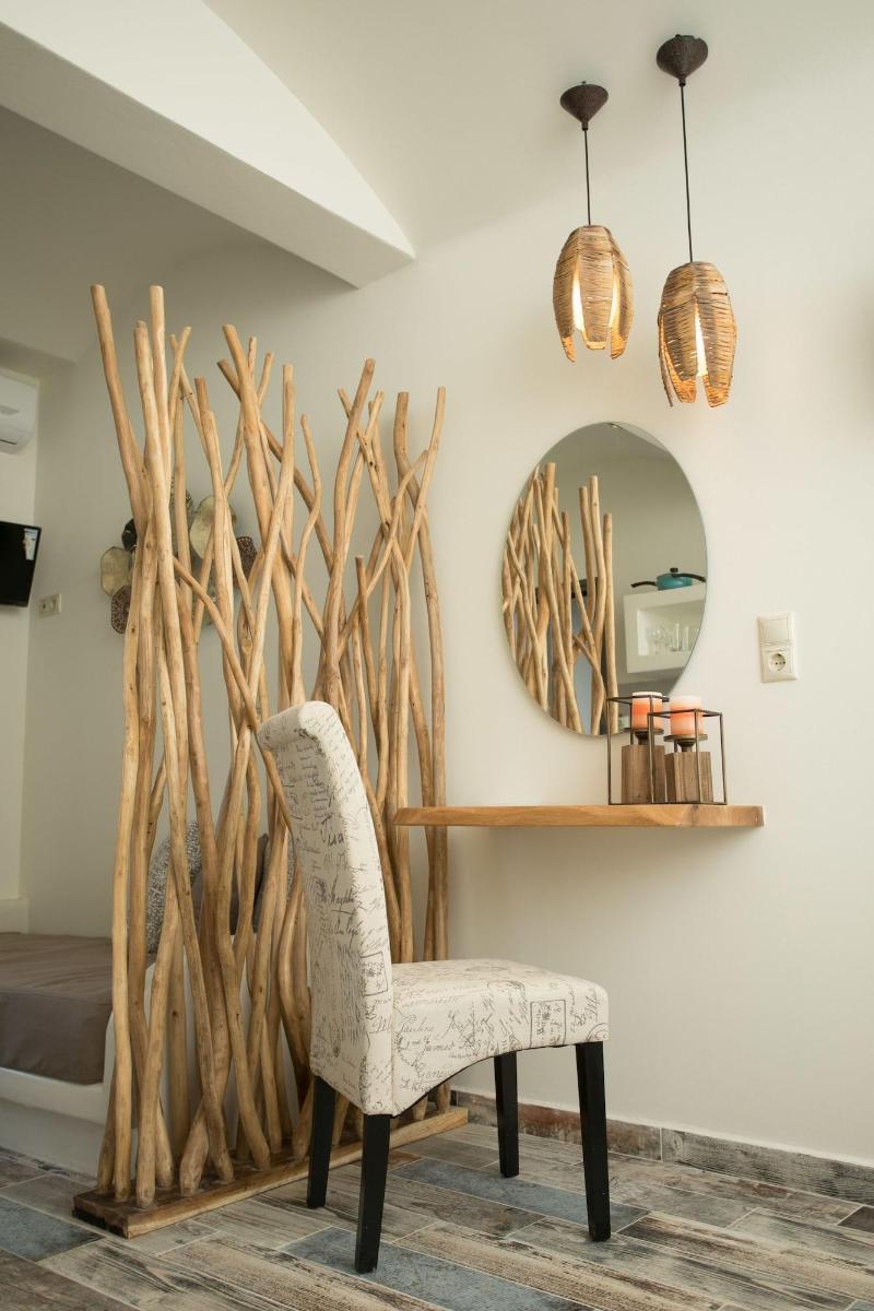 Naxos Petite 3*