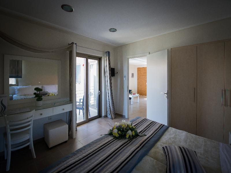 Mantinia Bay Aparthotel