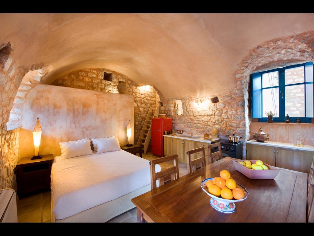 Arapakis Historic Castle Aparthotel 4*