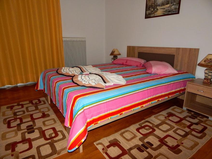 Apartment Cozy For 2-5 People-center 1
