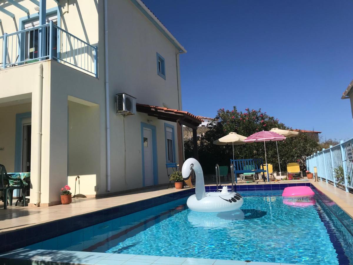 Tranquil Vista Villa: Seaside Retreat With Private Pool *