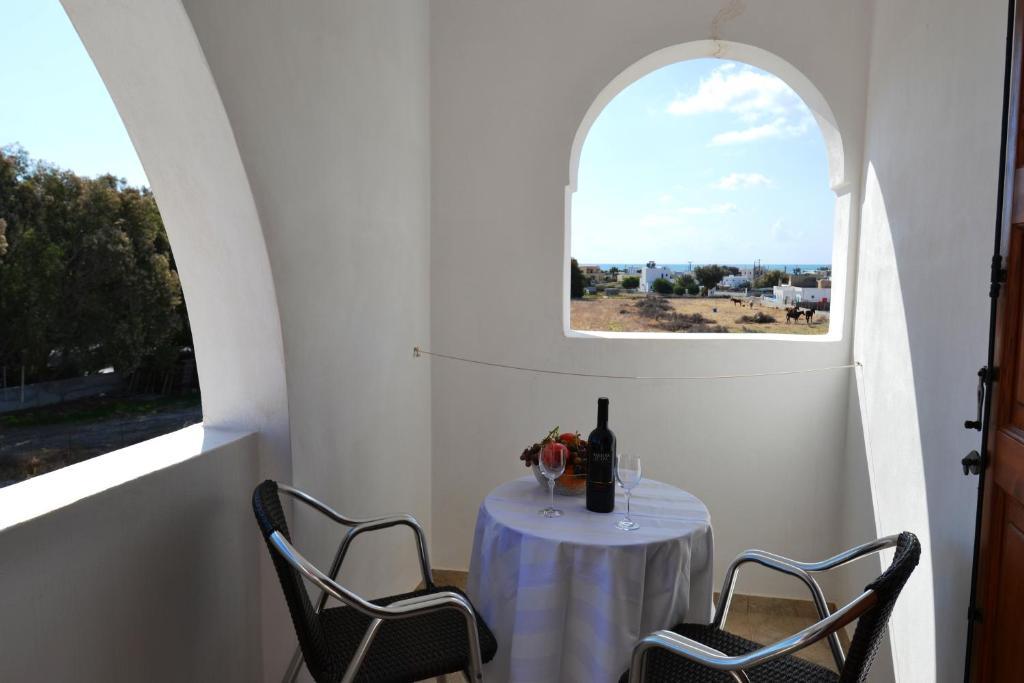 Georgia 3* Perissa (Santorini)