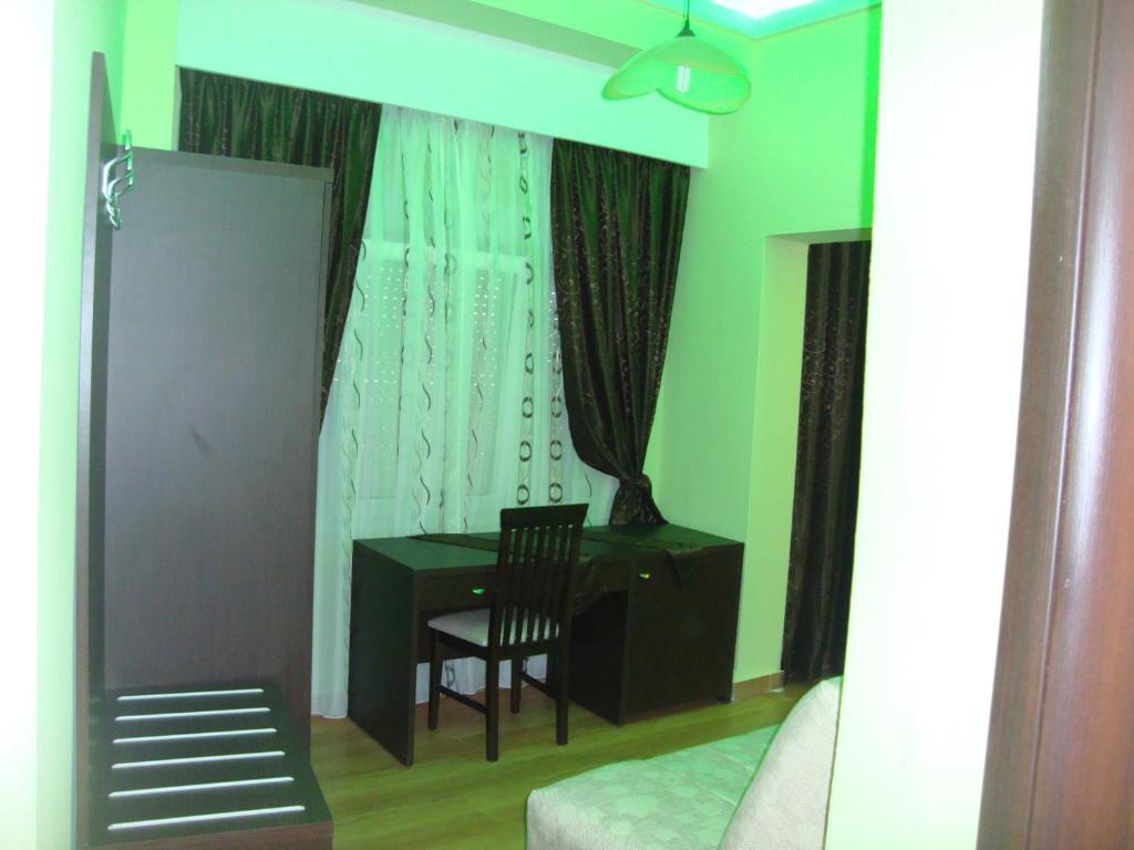 Hotel Emporiko 2*