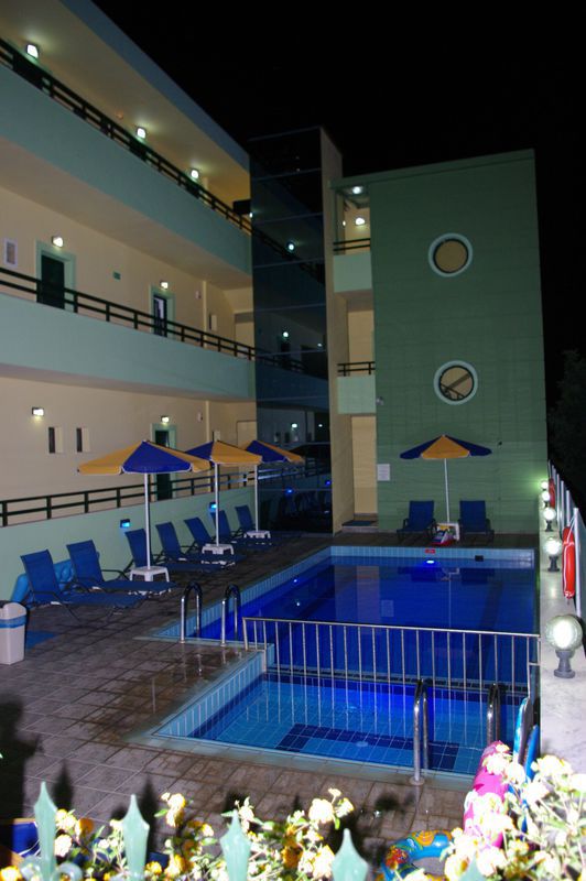 Manos Palace *